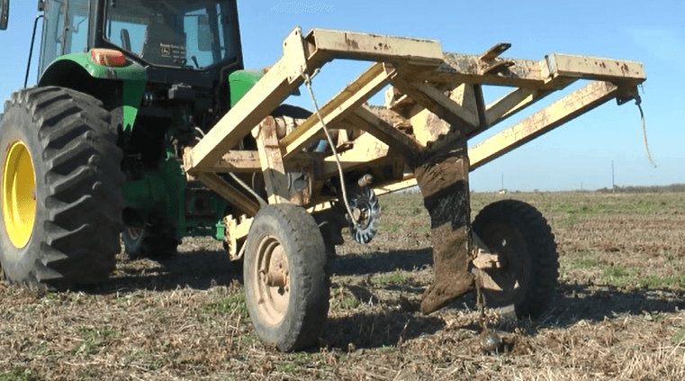 Implemento utilizado para la construcción de drenes topo 